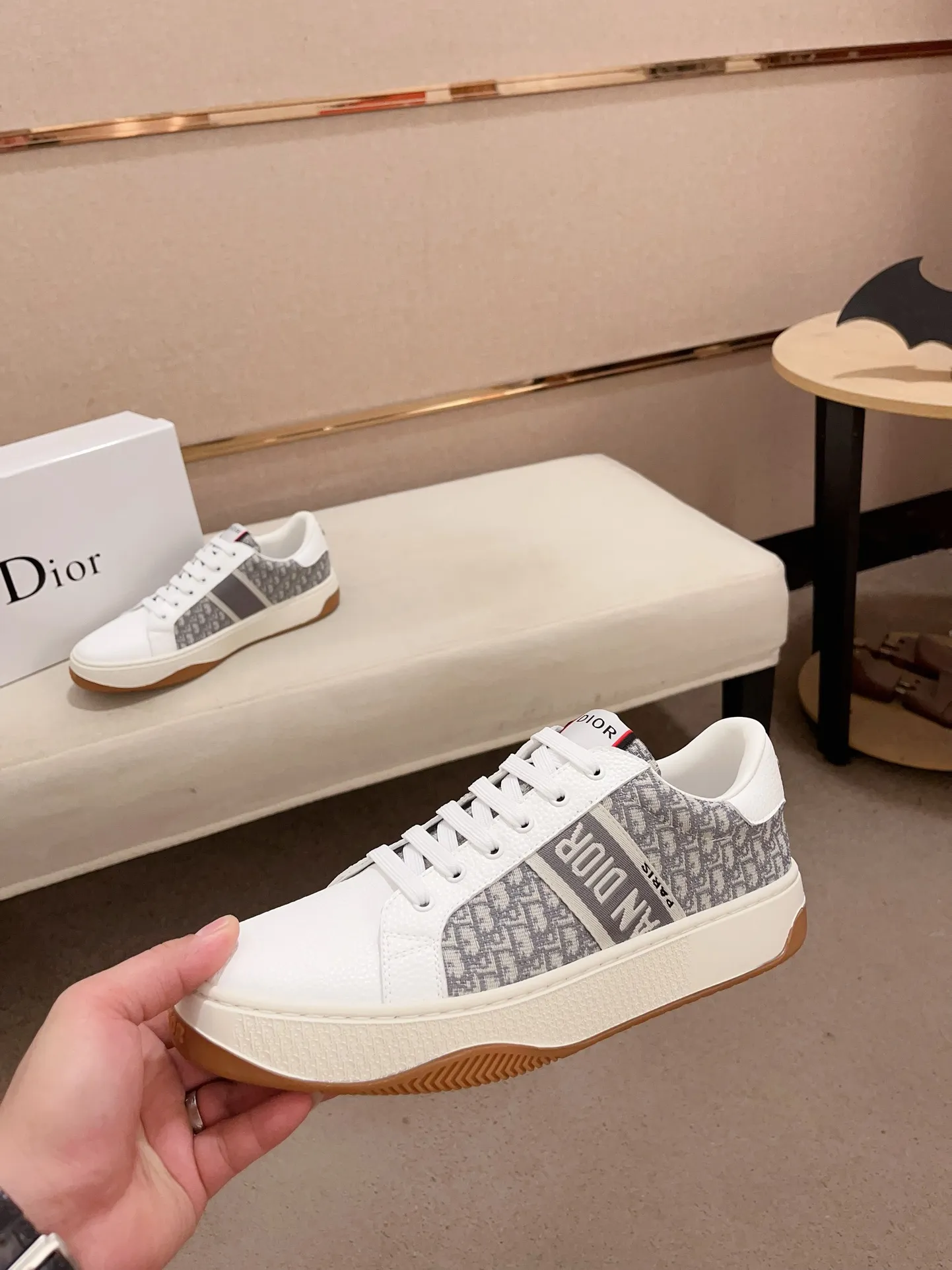 Factory price: 420💰[Dior·Dior] New casual sports style men's shoes, new spring and summer design, perfect workmanship, lace-up lazy style to create wardrobe quality, upper: imported first-layer cowhide, sheepskin lining is soft and comfortable, ultra-light TPU wear-resistant outsole, simple, versatile fashion men's shoes, excellent color code number 38--44. (Can be customized for 45 non-refundable)